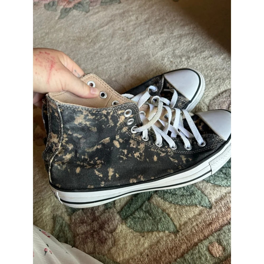 Converse size 8 men’s bleached style